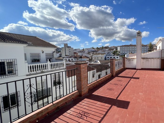FOR SALE : Great Family Townhouse in Colmenar (Malaga)